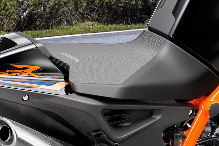 KTM 890 Duke R Rider Seat View KTM 890 Duke R Rider Seat View