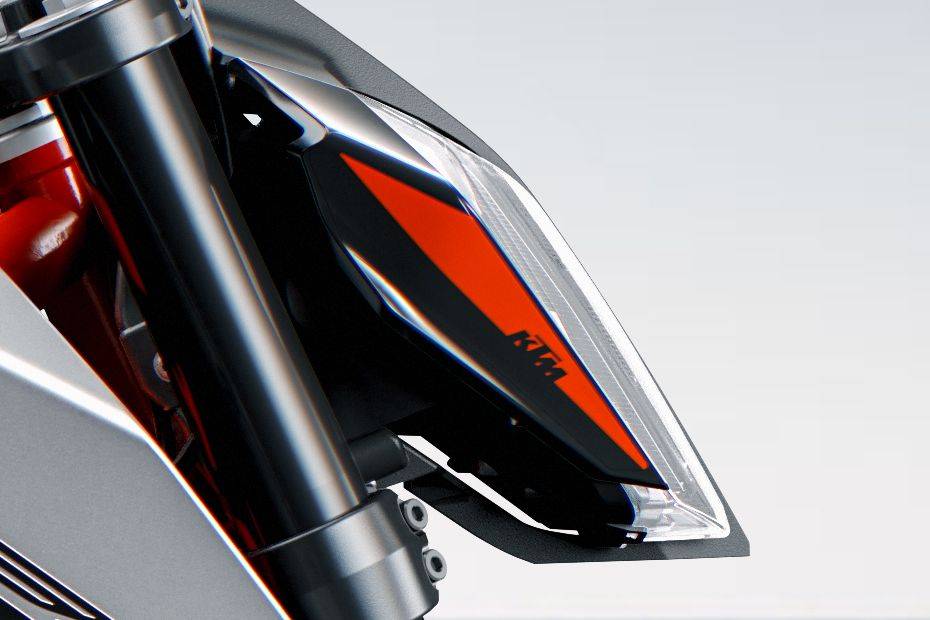 KTM 390 Duke Head Light View KTM 390 Duke Head Light View