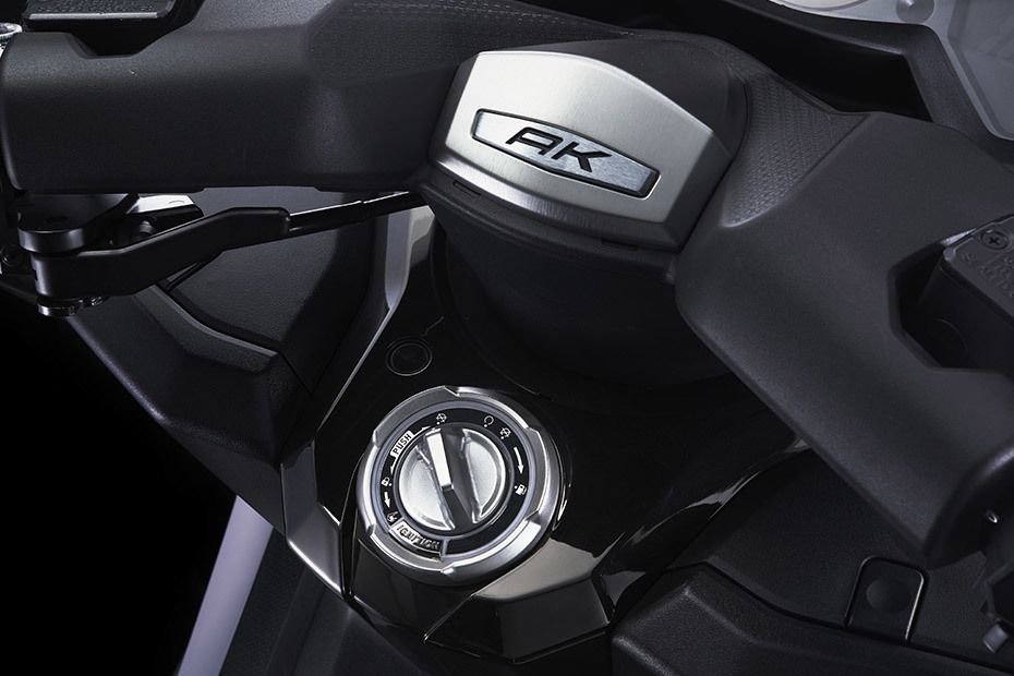 Power outlet Kymco AK 550i