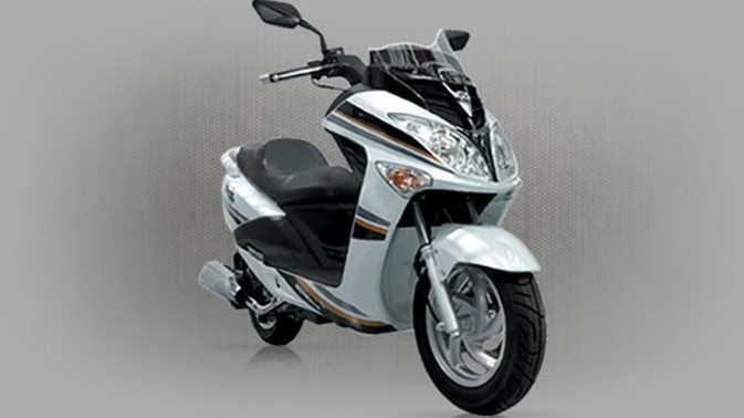 Modenas Elegan 200 Slant Rear View Full Image