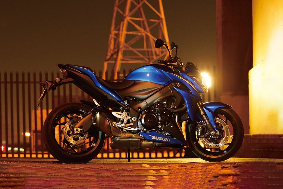 Suzuki GSX-S1000 Right Side Viewfull Image Suzuki GSX-S1000 Right Side Viewfull Image