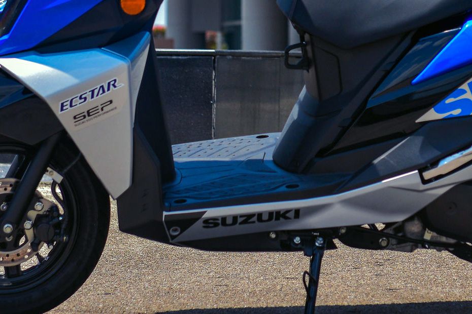 Suzuki Avenis 125 Leg Spacescooter