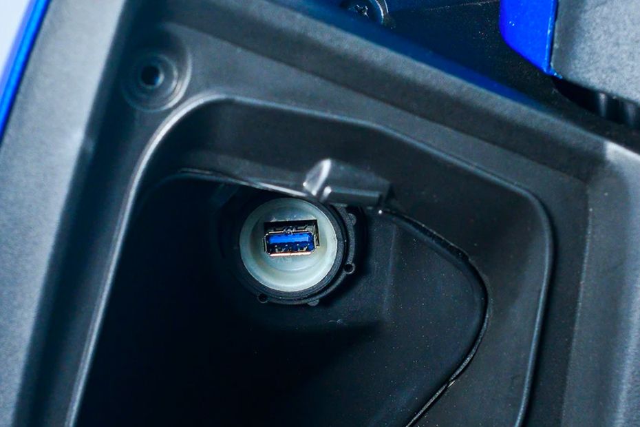 Power outlet Suzuki Avenis 125