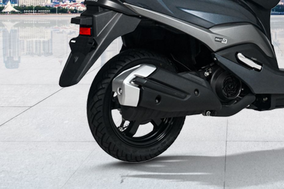 Suzuki Burgman Street 125 EX Exhaust View