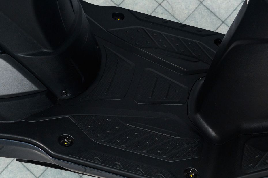 Suzuki Burgman Street 125 EX Leg Spacescooter