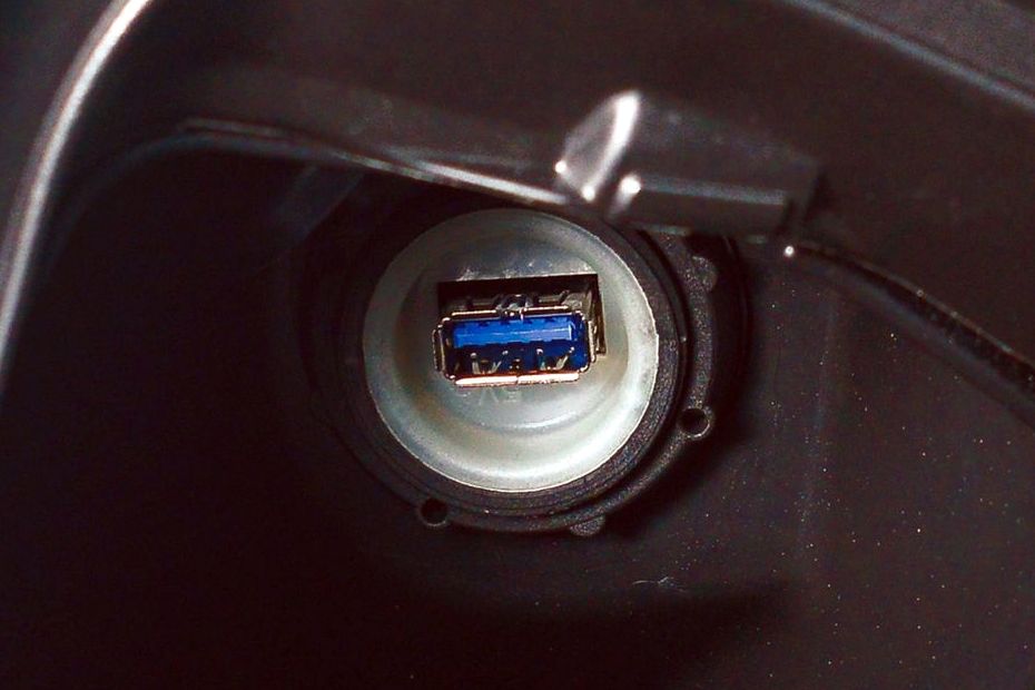 Power outlet Suzuki Burgman Street 125 EX