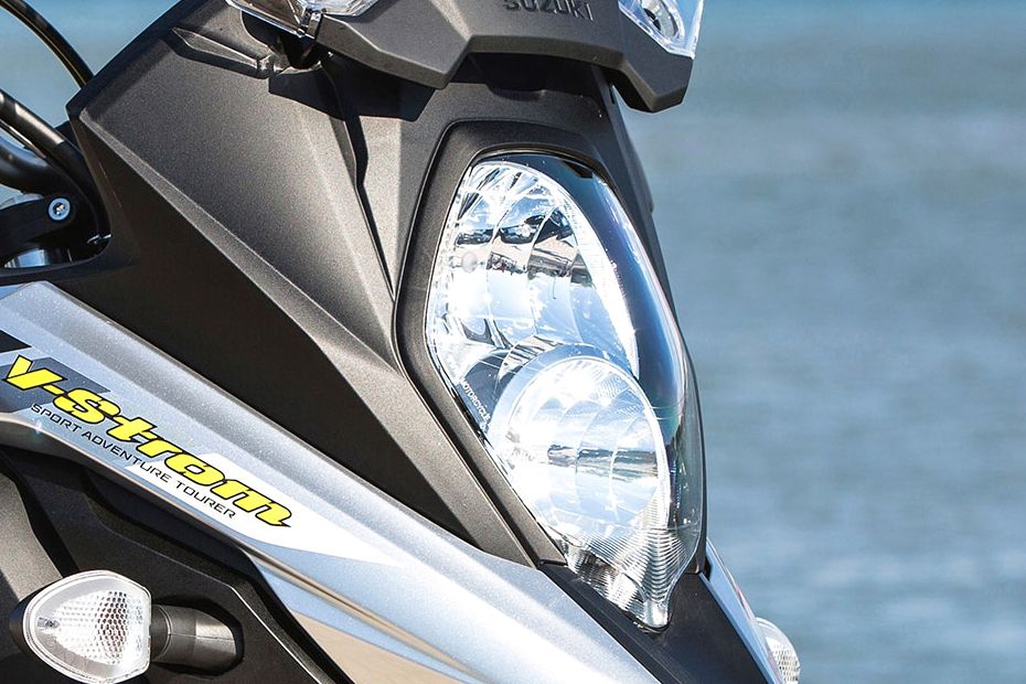Suzuki V-Strom 650 Head Light View Suzuki V-Strom 650 Head Light View