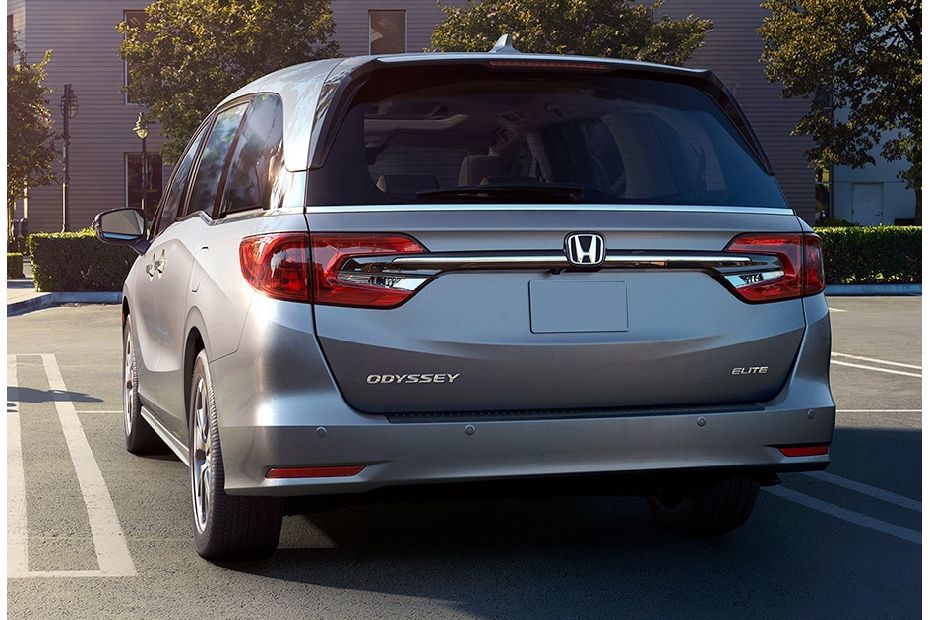 Rear Cross Side View of Honda Odyssey Rear Cross Side View of Honda Odyssey