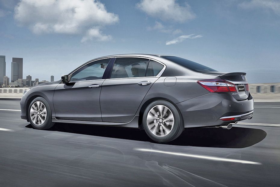 Rear Cross View of Honda Accord (2016-2019)