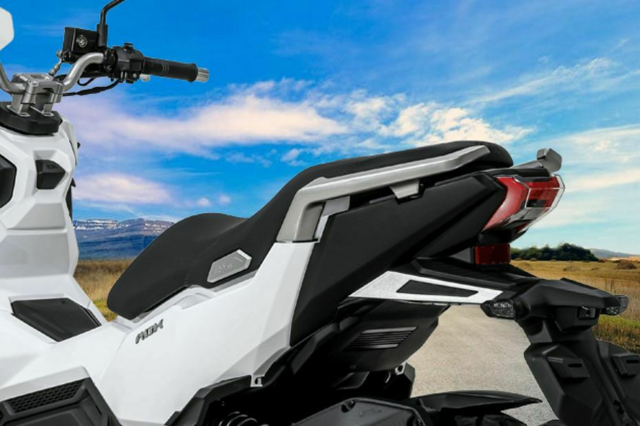 Sym Husky 200 Rider Seat View Sym Husky 200 Rider Seat View