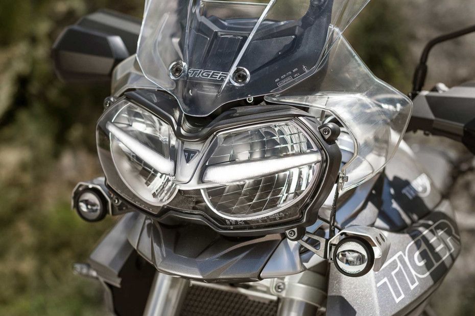 Triumph Tiger 800 2018 Head Light View Triumph Tiger 800 2018 Head Light View