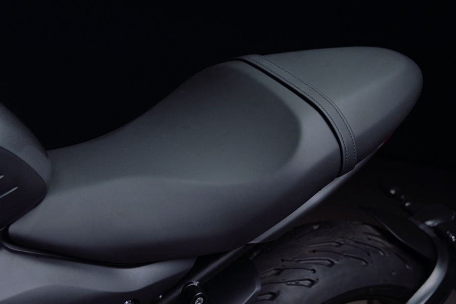 triumph trident 660 custom seat