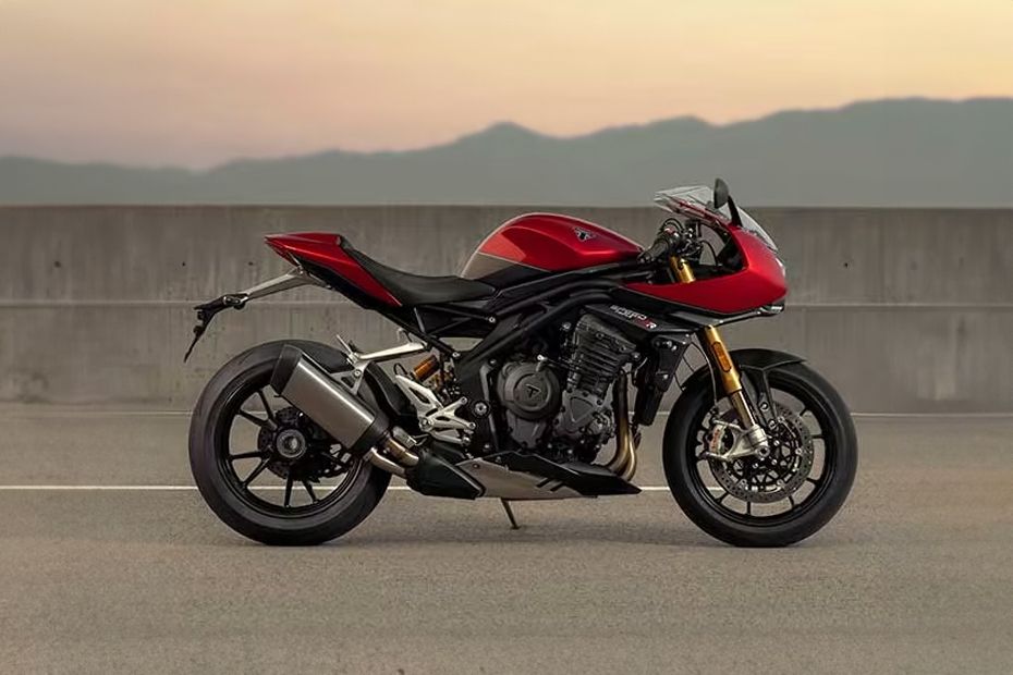 Triumph Speed Triple 1200 RR Right Side Viewfull Image