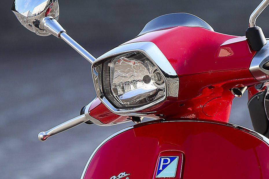 Vespa Sprint 150 Head Light View Vespa Sprint 150 Head Light View