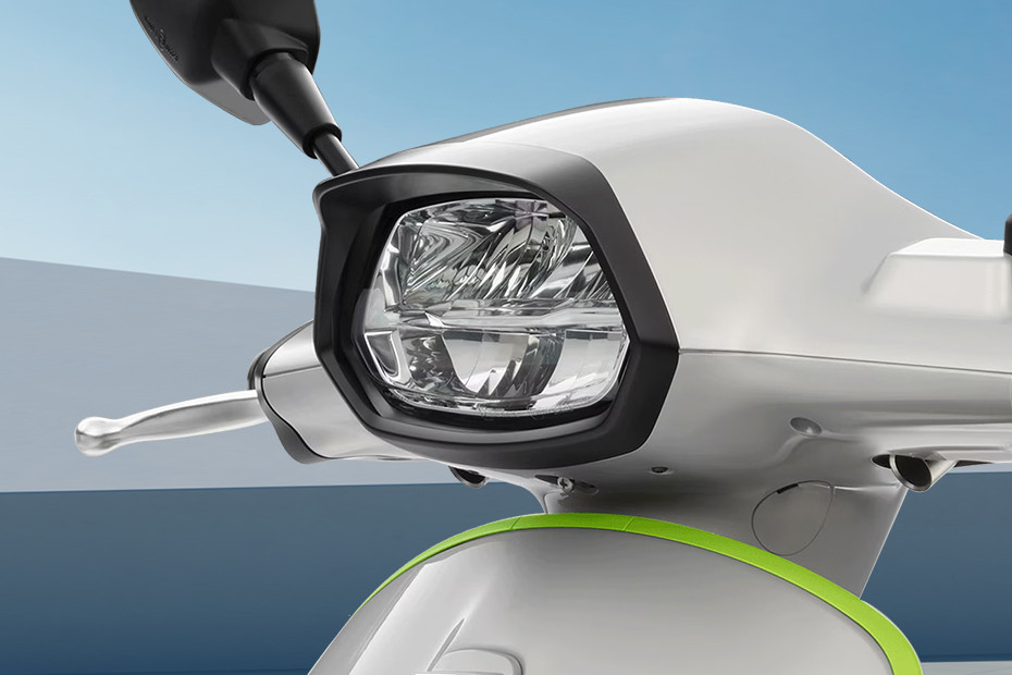 Vespa Sprint 150 Head Light View Vespa Sprint 150 Head Light View