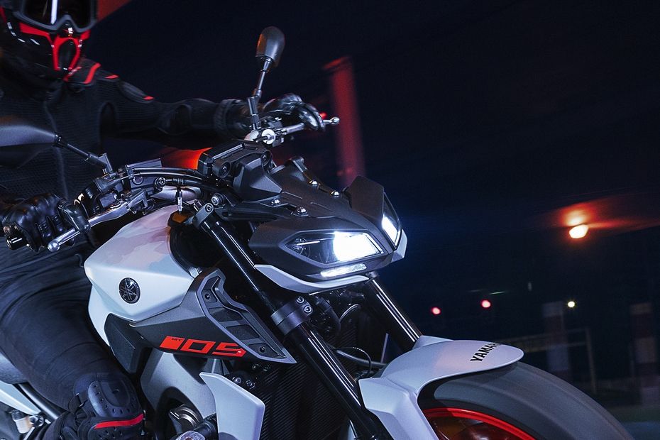 Yamaha MT-09 Head Light View Yamaha MT-09 Head Light View