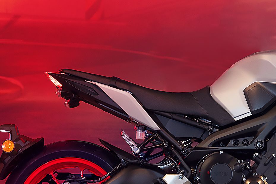 Yamaha MT-09 Rider Seat View Yamaha MT-09 Rider Seat View
