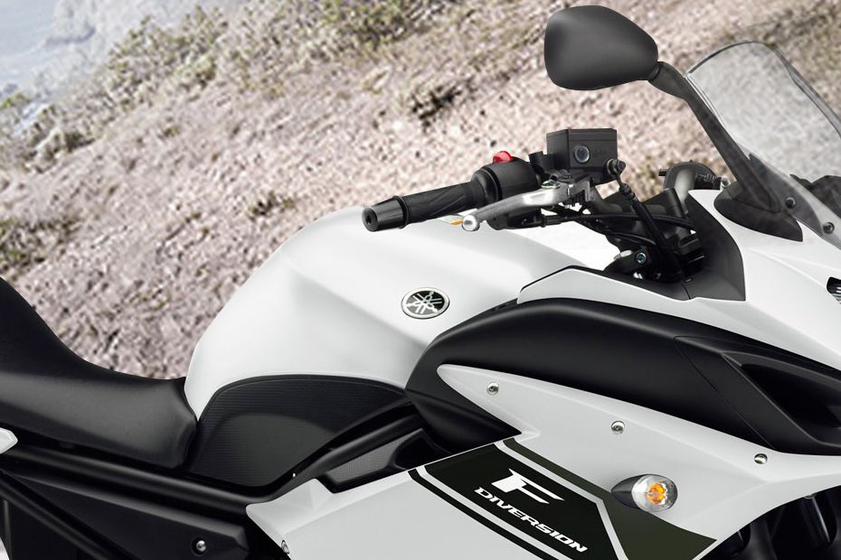 Yamaha XJ6 Diversion F Fuel Tank View Yamaha XJ6 Diversion F Fuel Tank View