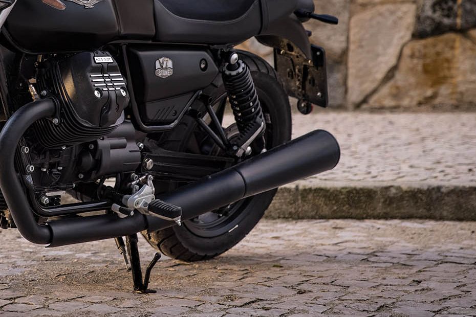 Moto Guzzi V7 III Exhaust View