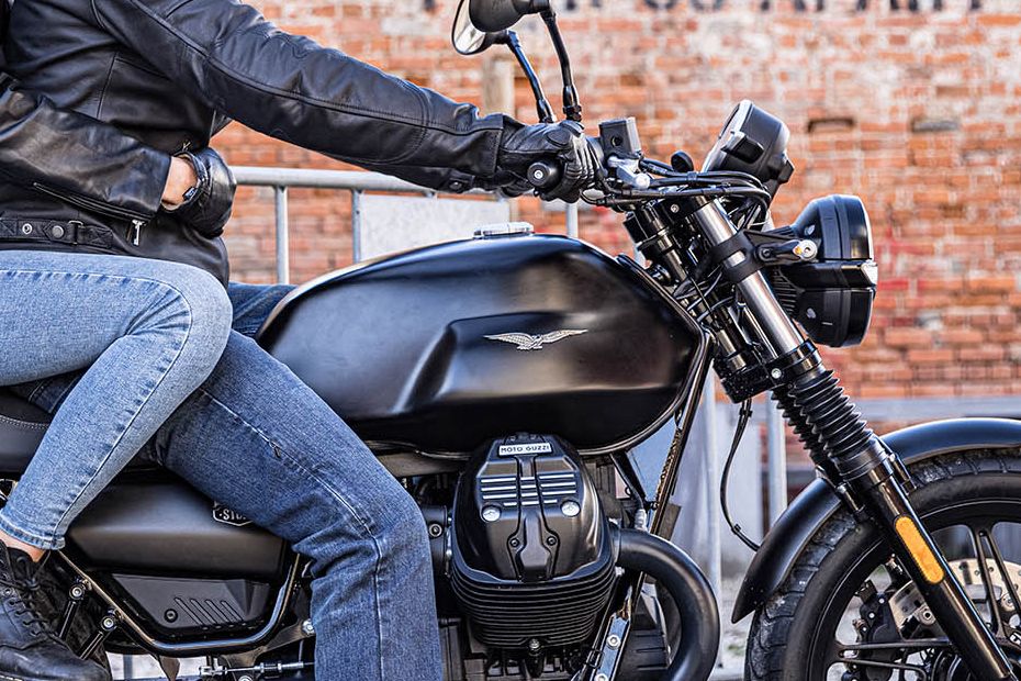 Moto Guzzi V7 III Fuel Tank View