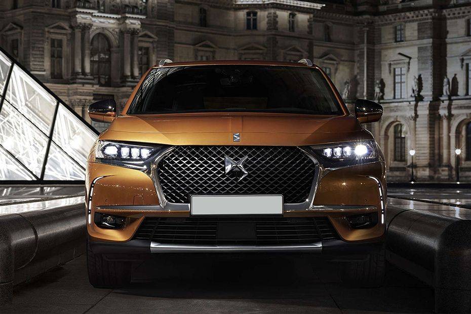 Full Front View of 7 Crossback Full Front View of 7 Crossback