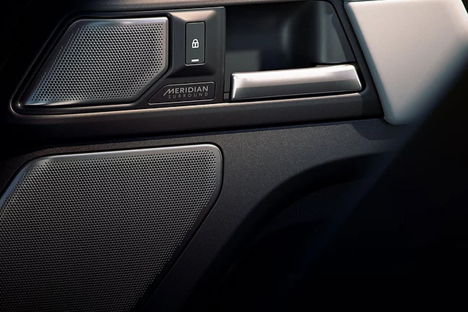 Speakers View of Land Rover Defender 130