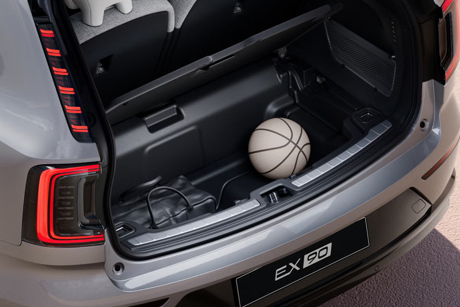 EX90 Trunk Open