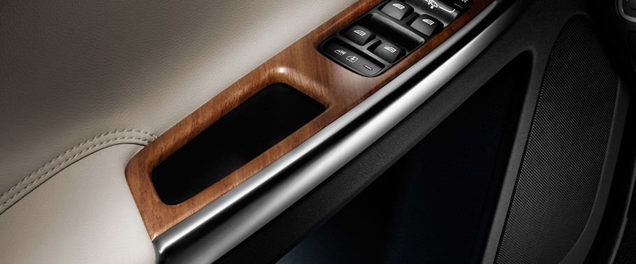 Volvo XC60 2017 Drivers Side In Side Door Controls