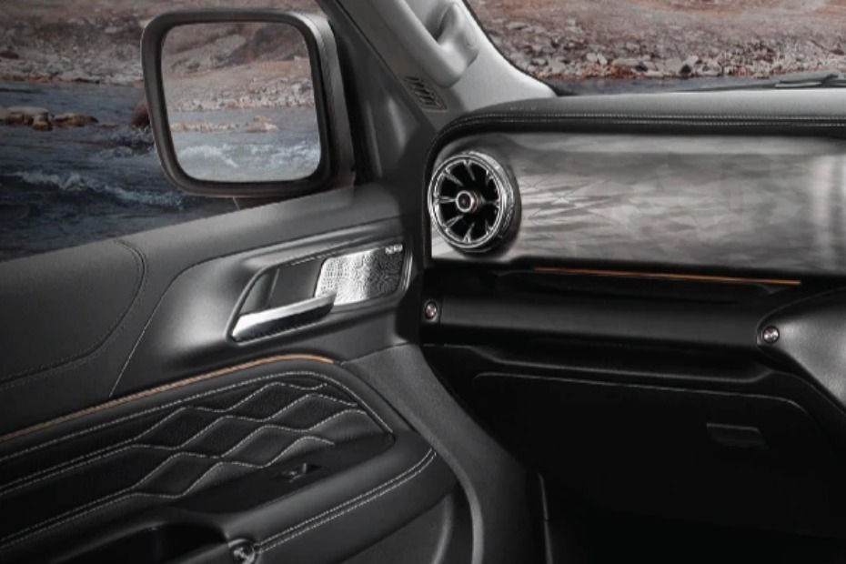 GWM Tank 300 HEV Inside Handle