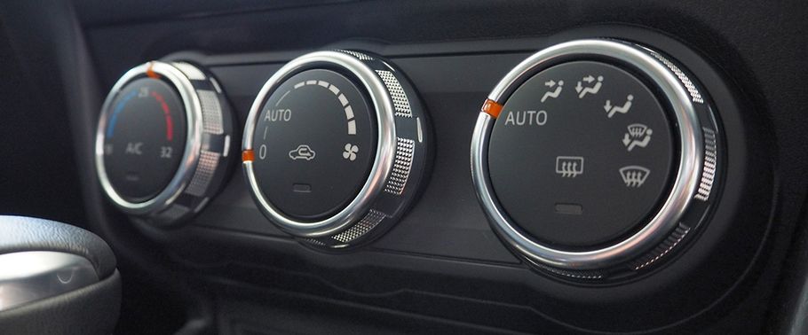 Side AC Controls of Mazda 3 Sport Side AC Controls of Mazda 3 Sport