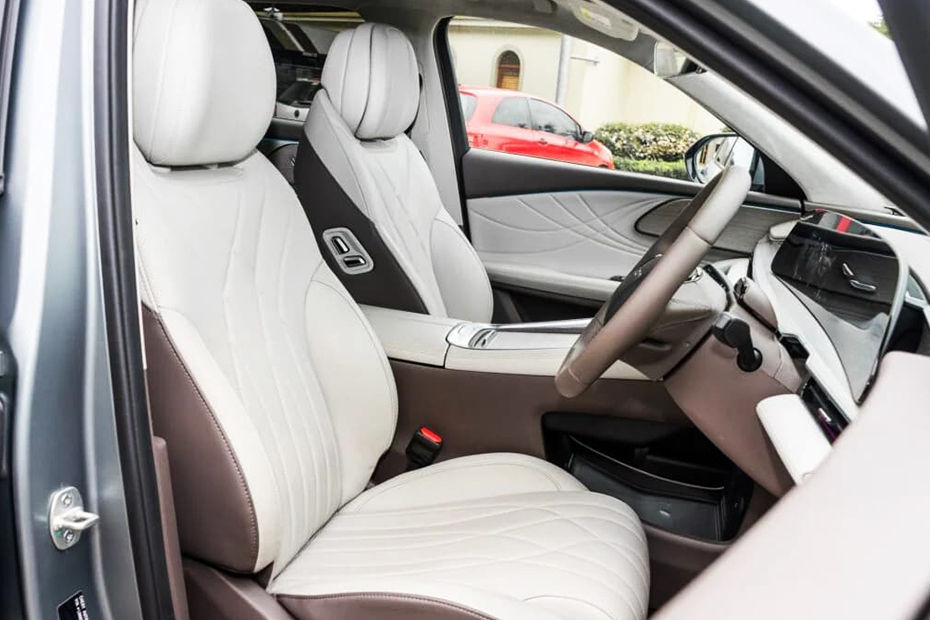 Omoda C9 PHEV Front Seats