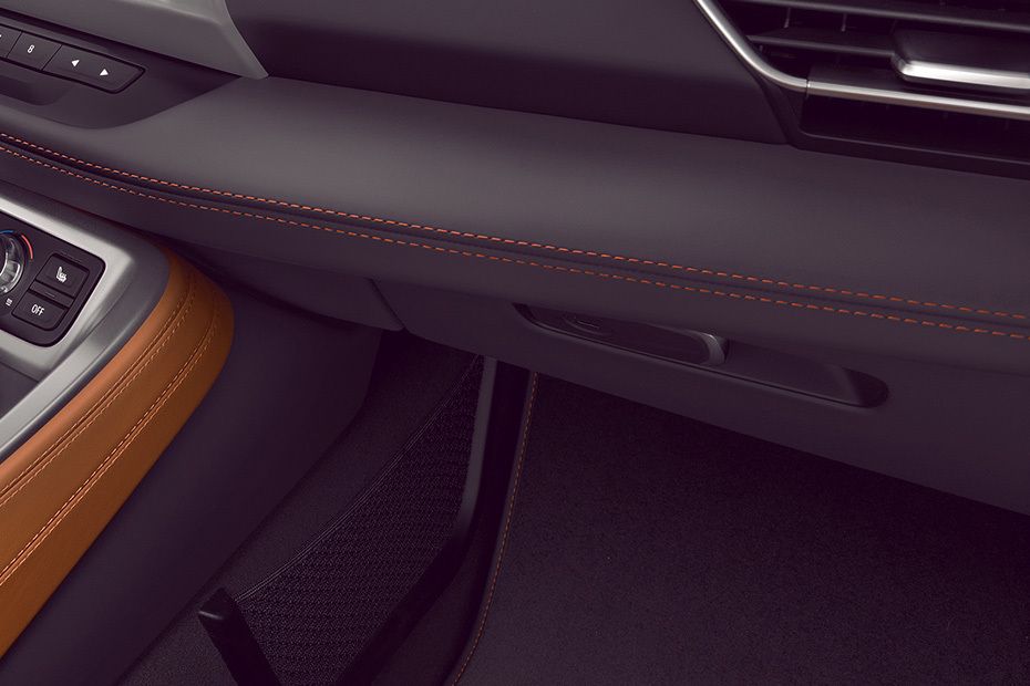 BMW i8 Glove Box