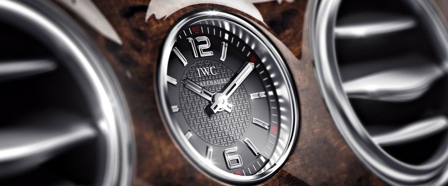 clock in Mercedes Benz Maybach S-Class 2015