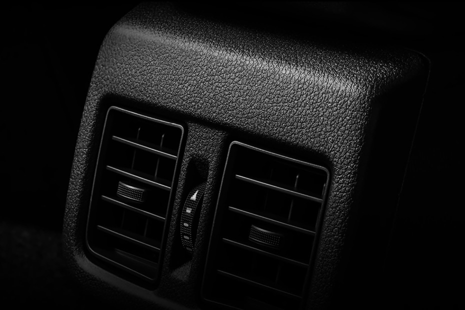 Traz Rear AC Controls