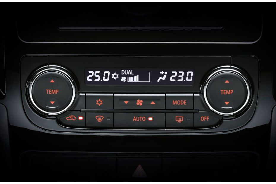 Front AC Controls of Mitsubishi Triton (2017-2018)
