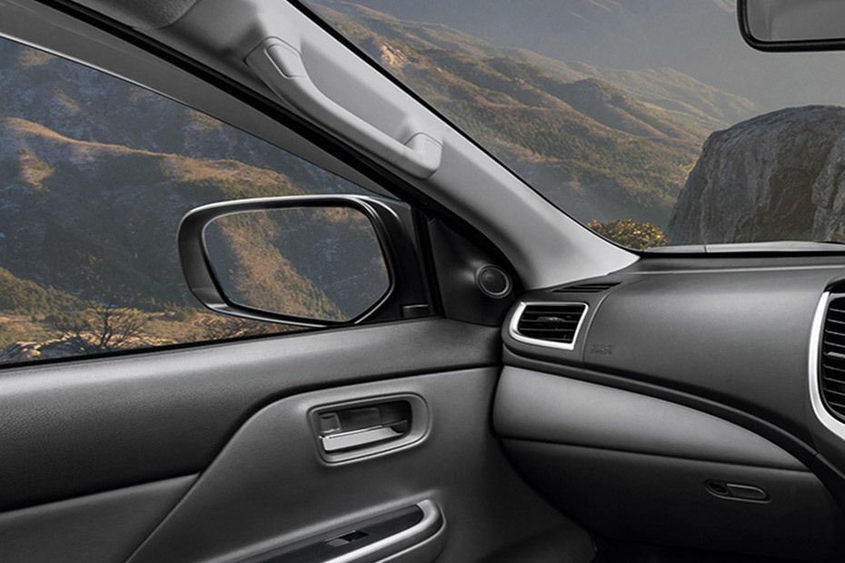 Mitsubishi Triton (2017-2018) Passengers View