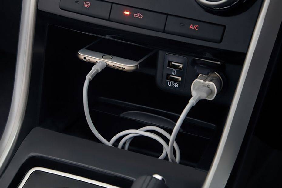 Power Accessories Outlet View of Mitsubishi Xpander Power Accessories Outlet View of Mitsubishi Xpander