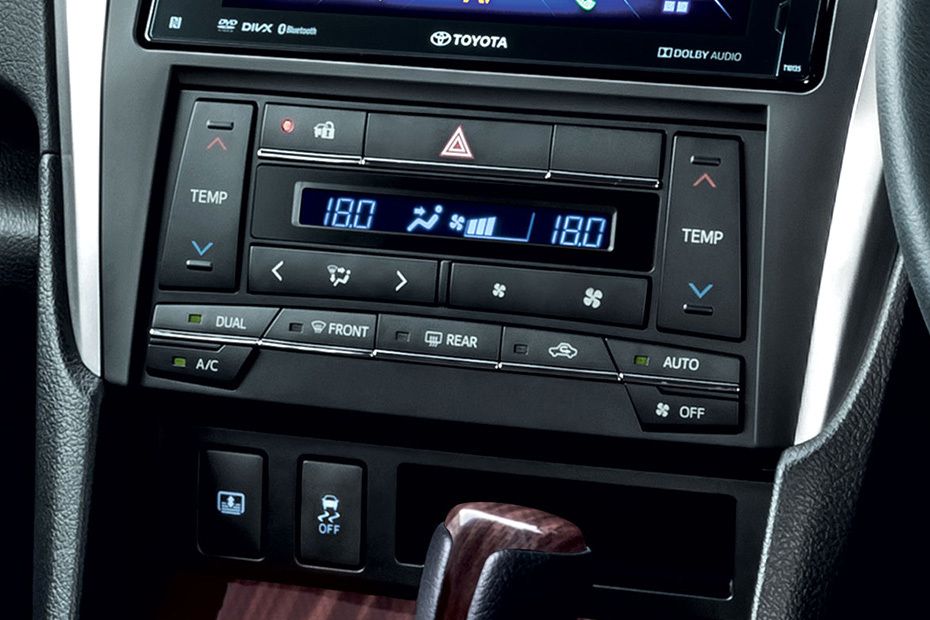 Front AC Controls of Toyota Camry (2016-2018)