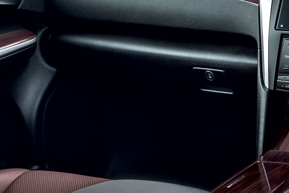 Toyota Camry (2016-2018) Glove Box