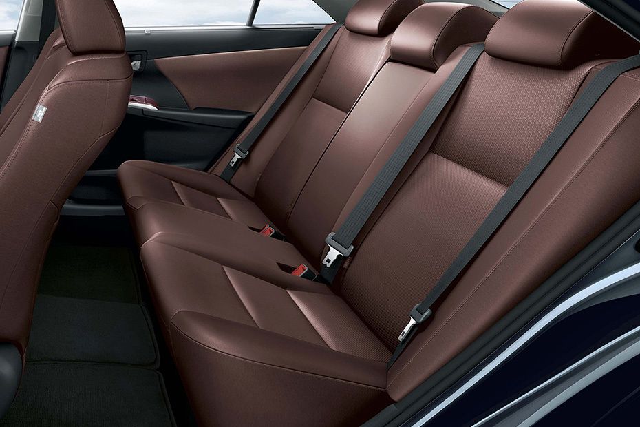 Toyota Camry (2016-2018) Rear Seats
