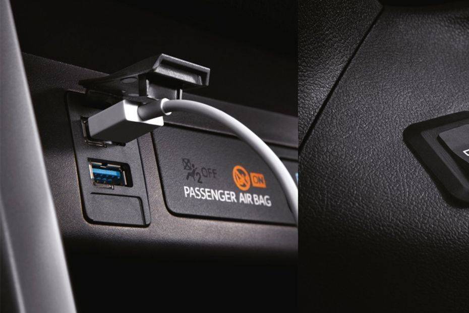 Power Accessories Outlet View of Toyota Innova Power Accessories Outlet View of Toyota Innova