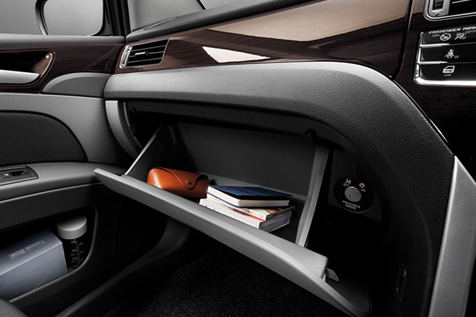 Proton Preve (2012-2018) Glove Box Open