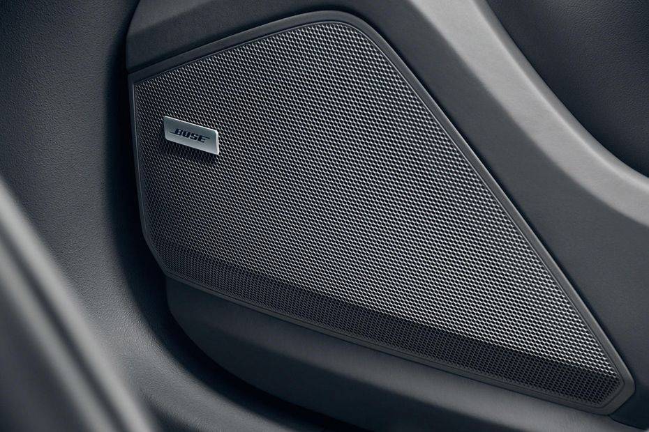 Speakers View of Porsche Cayenne Speakers View of Porsche Cayenne