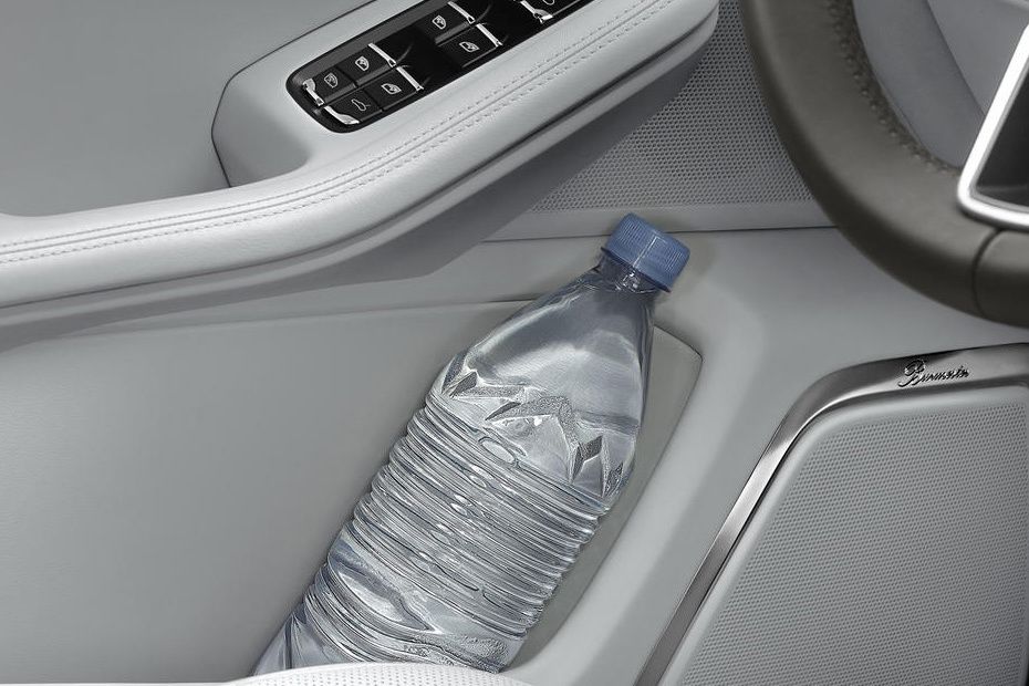 Side Bottle Holder of Macan (2016-2018) Side Bottle Holder of Macan (2016-2018)