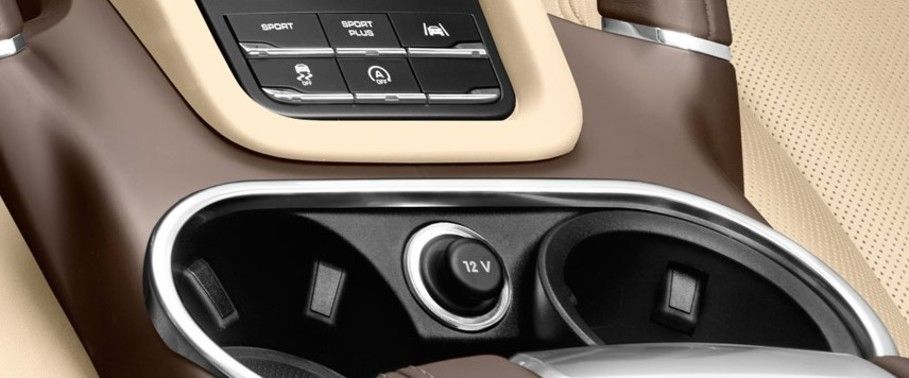 Power Accessories Outlet View of Porsche Cayenne S E-Hybrid Power Accessories Outlet View of Porsche Cayenne S E-Hybrid