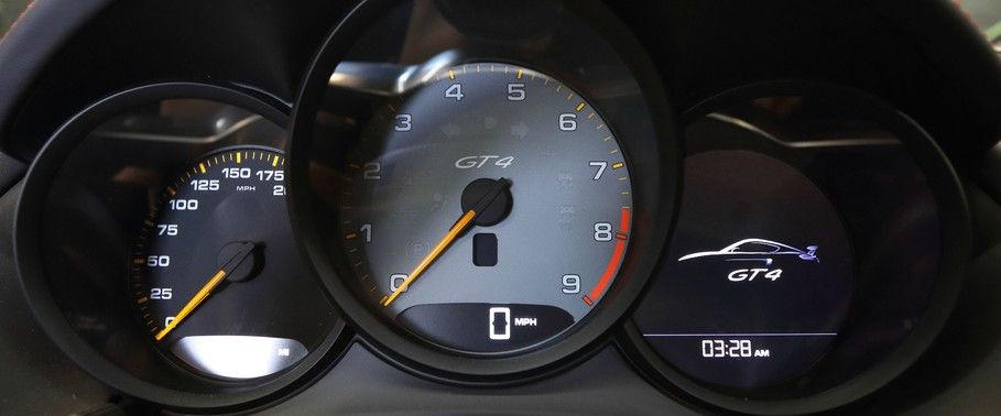 Cayman GT4 TachoMeter