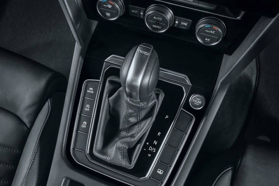 Volkswagen Passat R-Line Gear Shifter