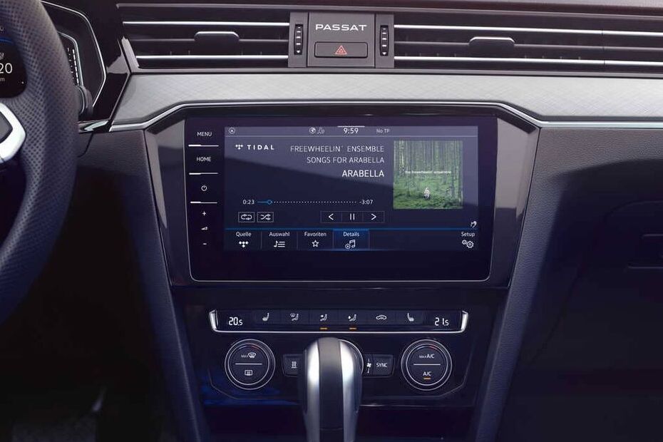Passat R-Line touch screen