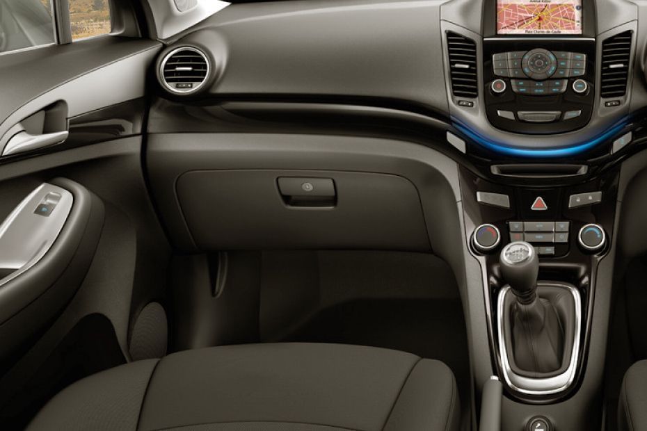 Chevrolet Orlando MPV 2013 review - CarBuyer 