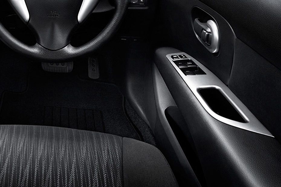 Nissan X-Gear Drivers Side In Side Door Controls Nissan X-Gear Drivers Side In Side Door Controls